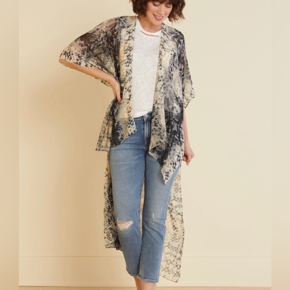 Evereve snakeskin chiffon high low kimono wrap, osfa, bnwt great for all seasons - Picture 6 of 6